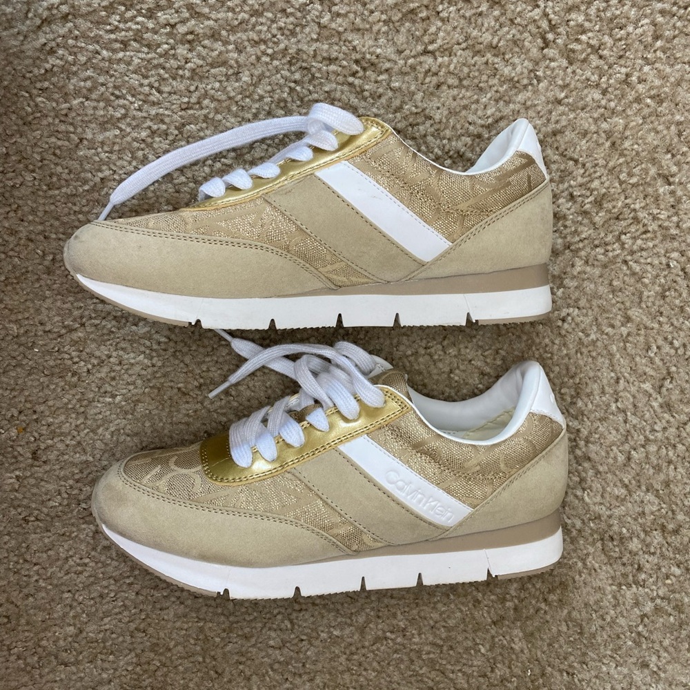 Calvin Klein Womens Metallic Jacquard Suede Sneakers Size 7.5 Beige